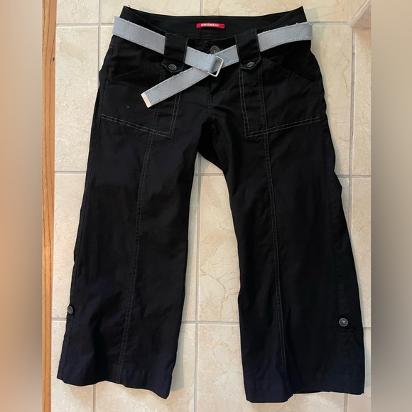 UNIONBAY Pants - UNIONBAY Black Capris with Adjustable Gray Belt